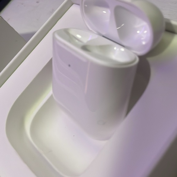 Apple airpods 1st gen case only - Picture 4 of 4